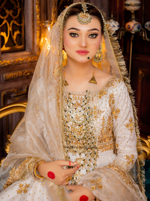 Imsha Farshi luxe Kundan Set