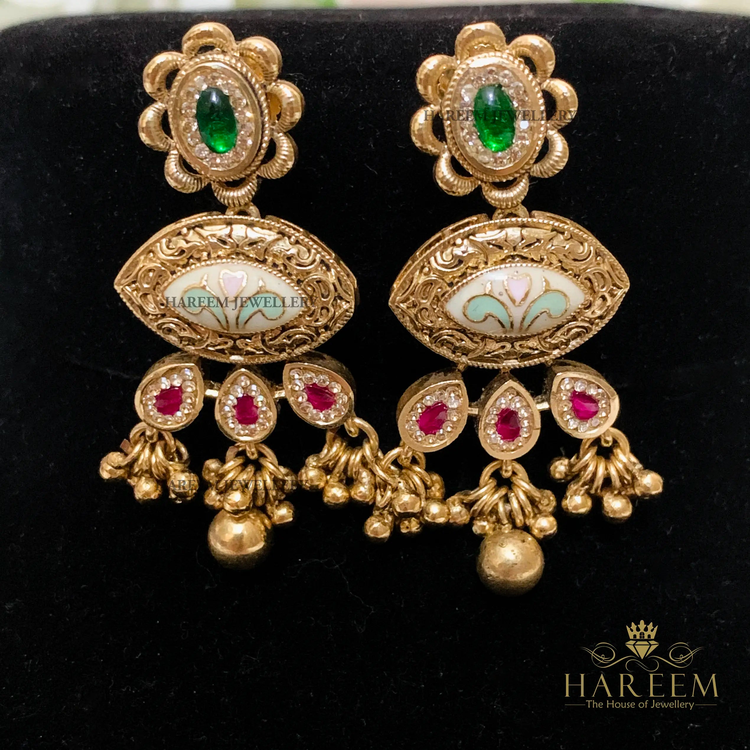 Miraas Gold platted traditional set