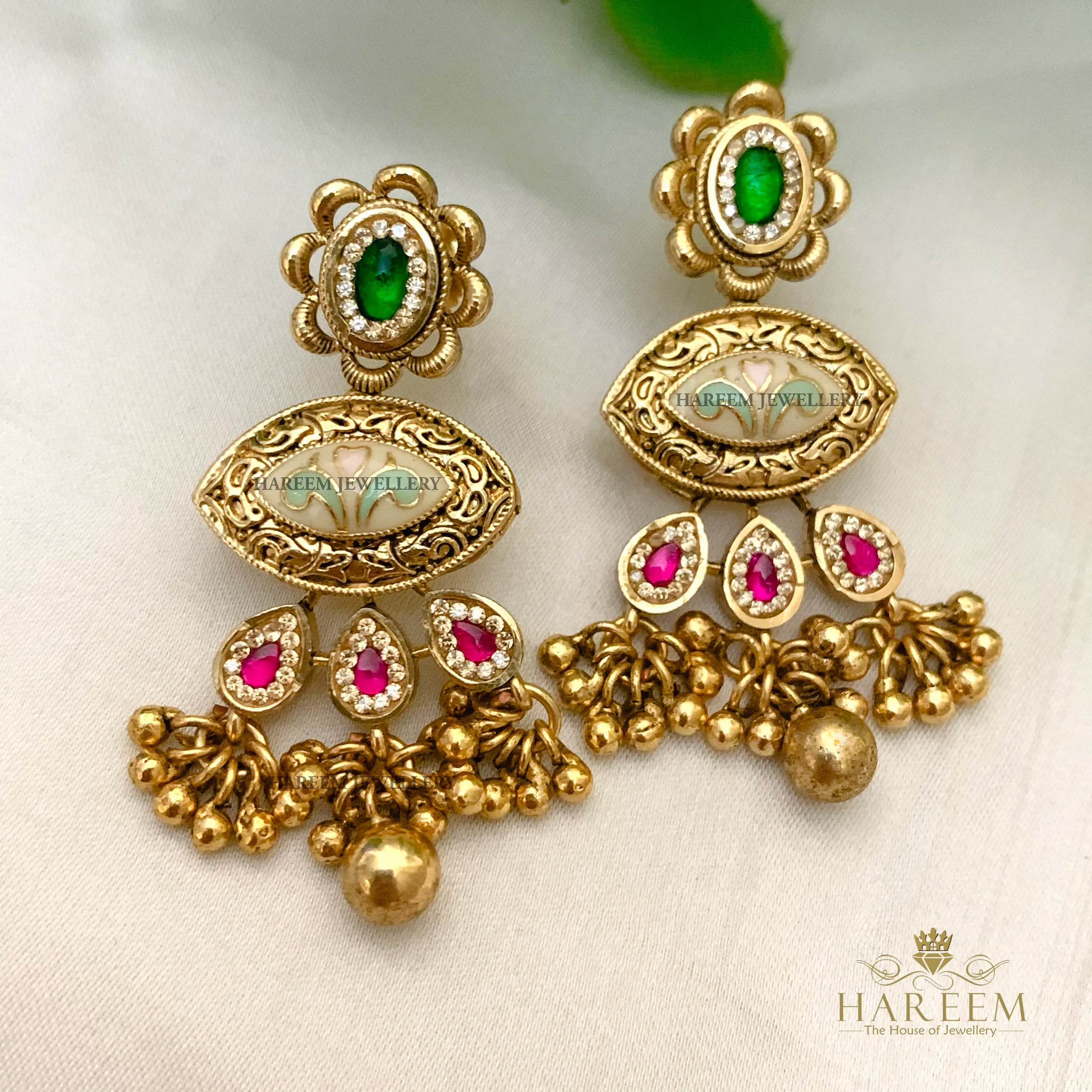 Miraas Gold platted traditional set