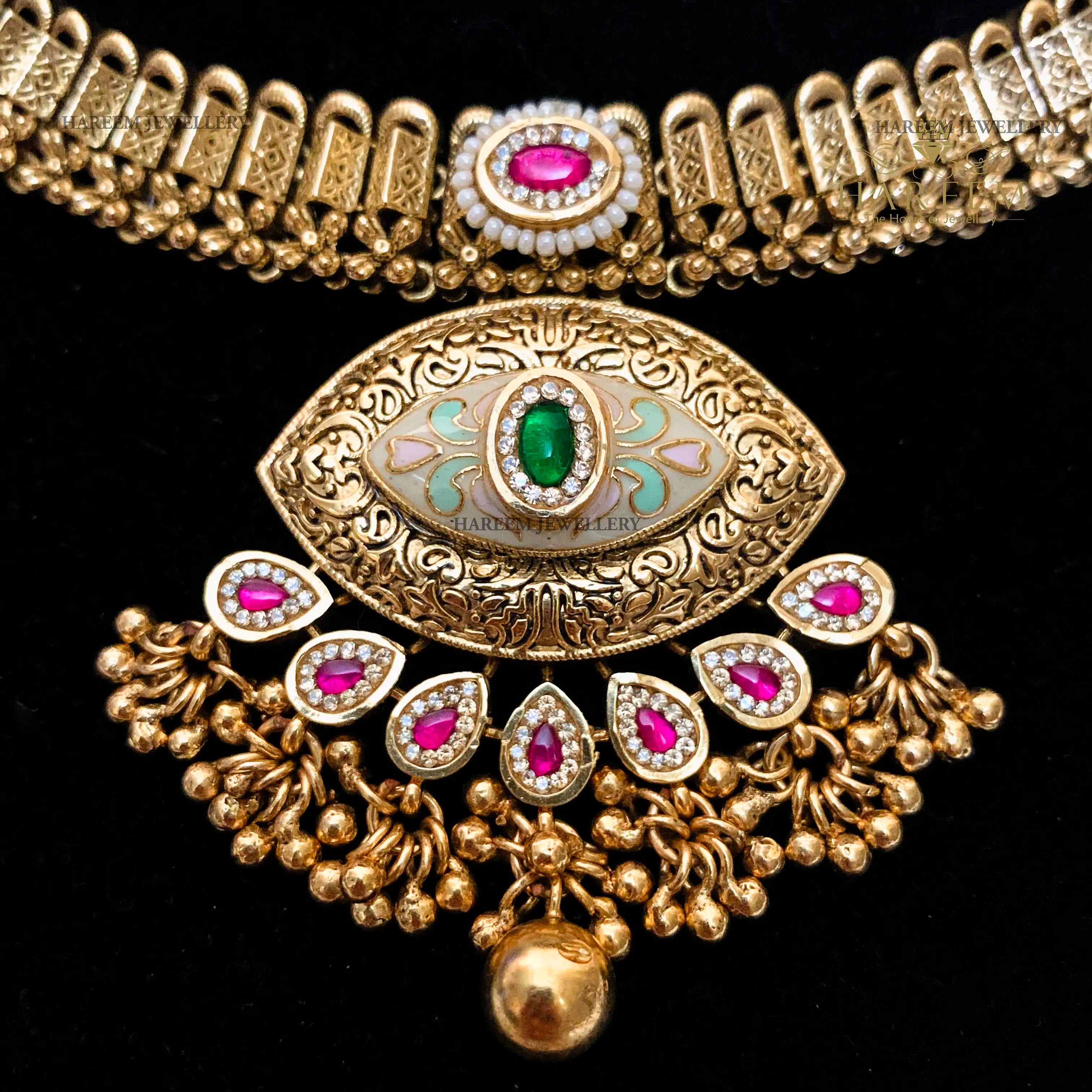 Miraas Gold platted traditional set