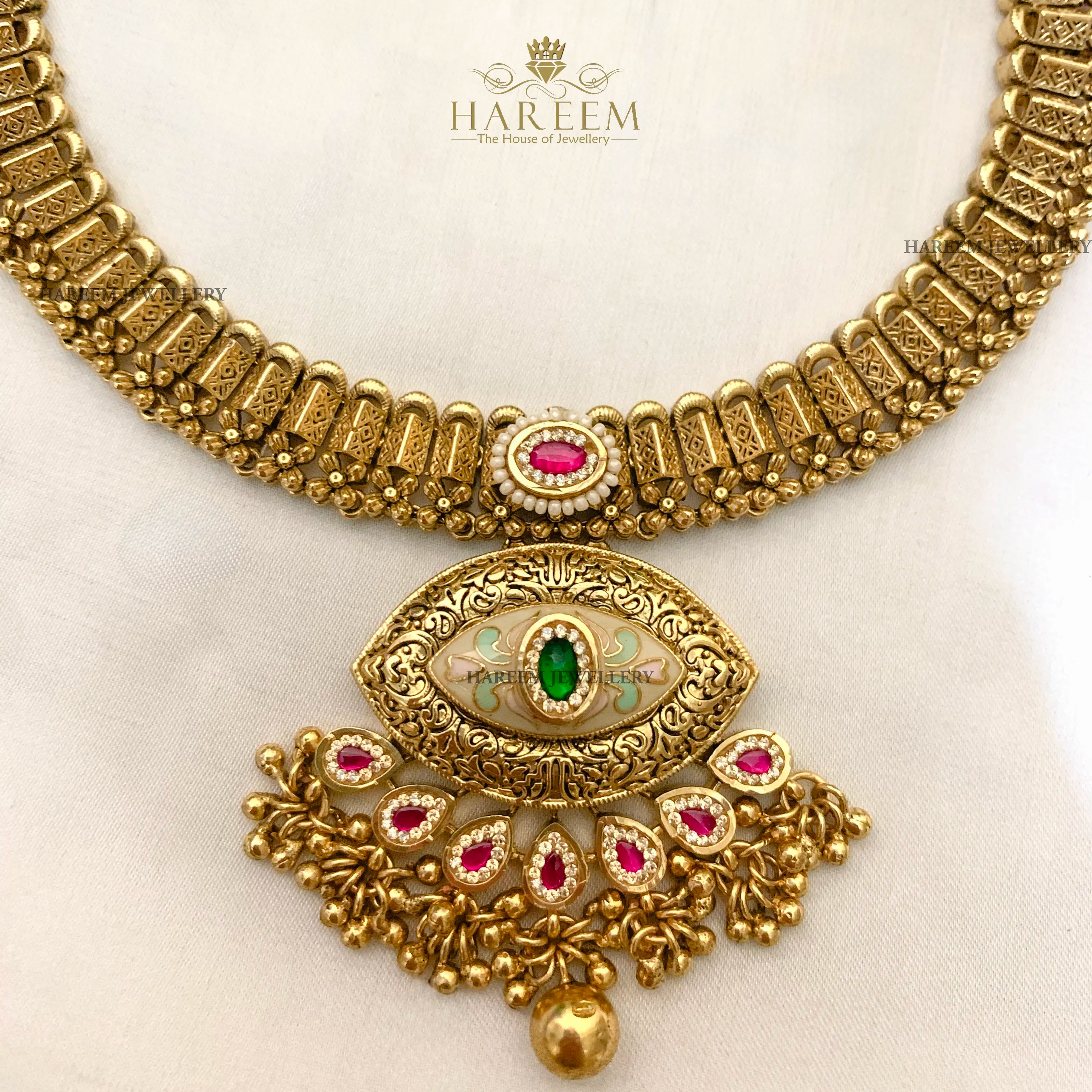 Miraas Gold platted traditional set