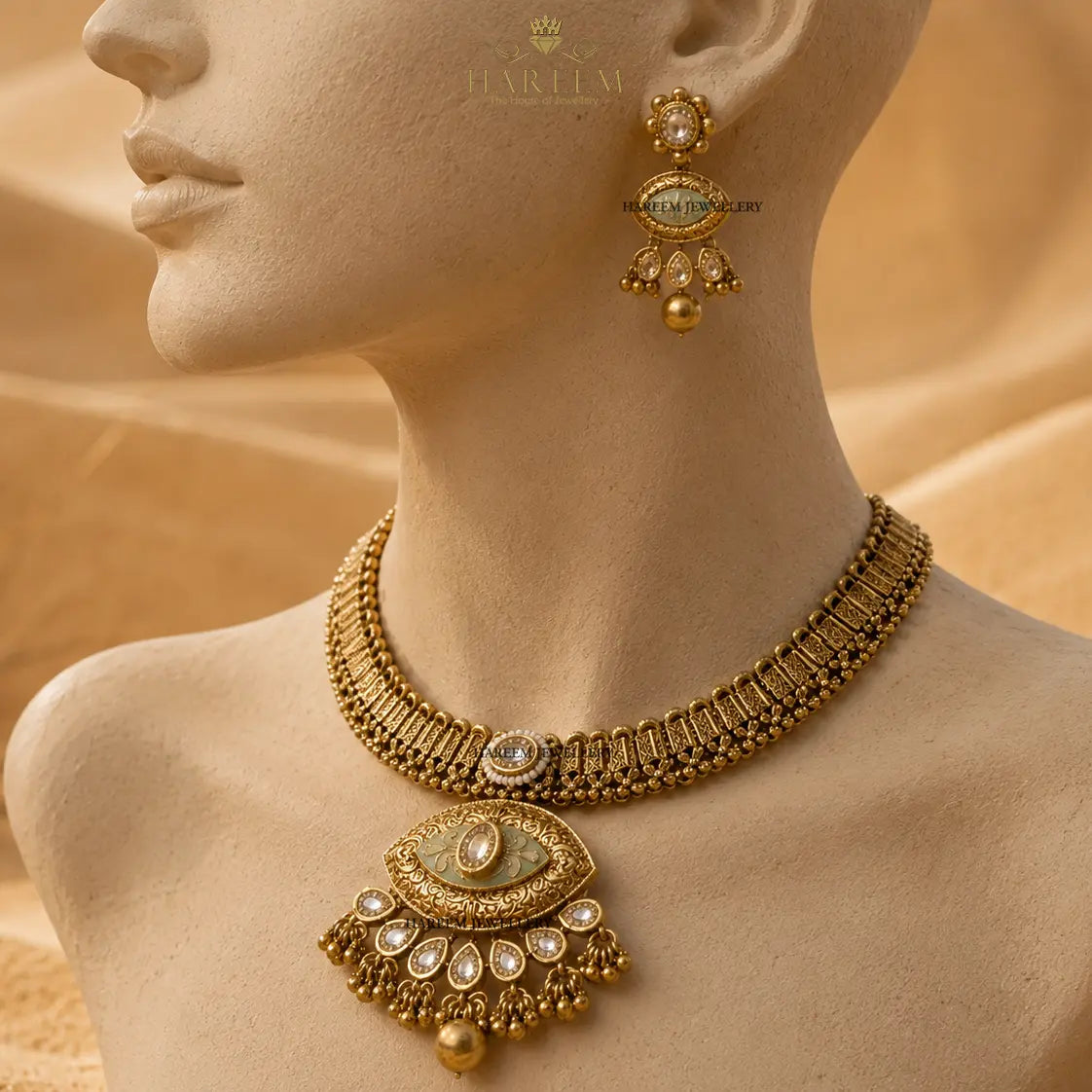 Miraas Gold platted traditional set